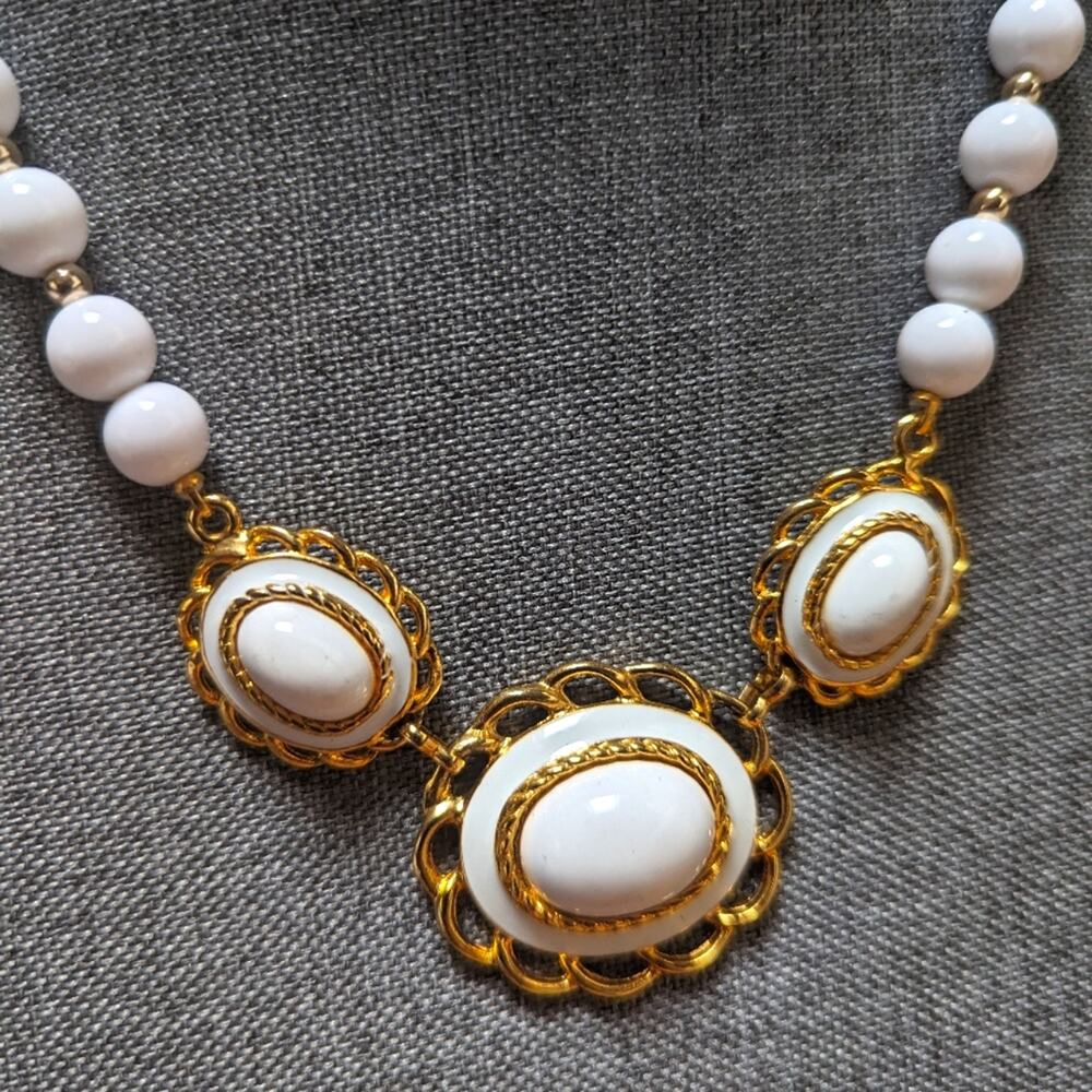 White Beaded Gold Tone Enameled Floral Classic Statement Necklace - Picture 3 of 4